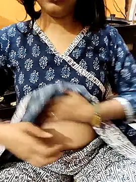 Snapshot of Diya_143 chatting on 03-21-25, 07:02 Diya 143 online show from 03-21-25, 07:02