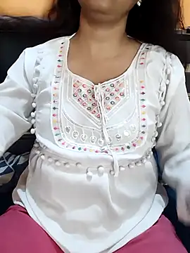 Snapshot of Diya_143 chatting on 10-08-25, 06:33 Diya 143 online show from 10-08-25, 06:33