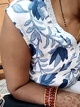 Snapshot of Diya_143 chatting on 10-15-25, 06:13 Diya 143 online show from 10-15-25, 06:13