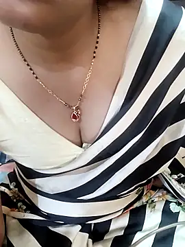 Snapshot of Diya_143 chatting on 10-17-25, 08:17 Diya 143 online show from 10-17-25, 08:17