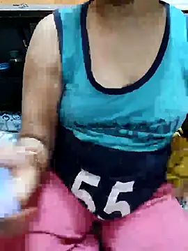 Snapshot of Diya_143 chatting on 10-18-25, 05:35 Diya 143 online show from 10-18-25, 05:35