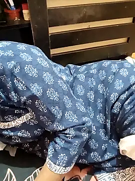 Snapshot of Diya_143 chatting on 10-19-25, 05:57 Diya 143 online show from 10-19-25, 05:57