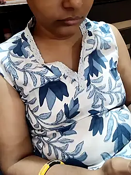 Snapshot of Diya_143 chatting on 10-26-25, 06:14 Diya 143 online show from 10-26-25, 06:14