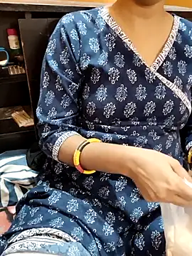 Snapshot of Diya_143 chatting on 10-29-25, 07:43 Diya 143 online show from 10-29-25, 07:43