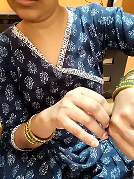 Snapshot of Diya_143 chatting on 11-10-25, 08:13 Diya 143 online show from 11-10-25, 08:13