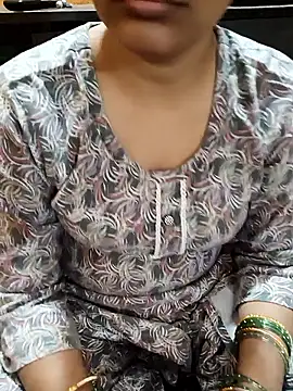 Snapshot of Diya_143 chatting on 11-12-25, 05:02 Diya 143 online show from 11-12-25, 05:02