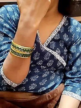 Snapshot of Diya_143 chatting on 11-14-25, 08:24 Diya 143 online show from 11-14-25, 08:24