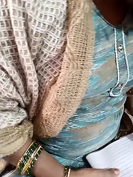 Snapshot of Diya_143 chatting on 11-15-25, 05:16 Diya 143 online show from 11-15-25, 05:16