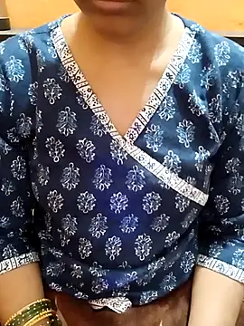 Snapshot of Diya_143 chatting on 11-17-25, 10:21 Diya 143 online show from 11-17-25, 10:21