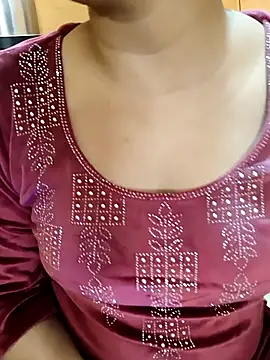 Snapshot of Diya_143 chatting on 11-18-25, 07:02 Diya 143 online show from 11-18-25, 07:02