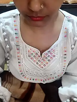 Snapshot of Diya_143 chatting on 11-19-25, 07:52 Diya 143 online show from 11-19-25, 07:52