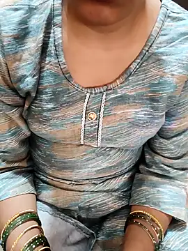 Snapshot of Diya_143 chatting on 11-21-25, 05:39 Diya 143 online show from 11-21-25, 05:39