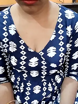 Snapshot of Diya_143 chatting on 11-22-25, 06:01 Diya 143 online show from 11-22-25, 06:01