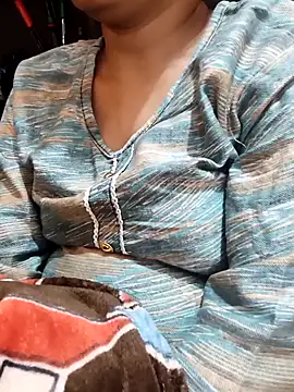 Snapshot of Diya_143 chatting on 11-25-25, 08:03 Diya 143 online show from 11-25-25, 08:03