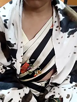 Snapshot of Diya_143 chatting on 11-28-25, 07:33 Diya 143 online show from 11-28-25, 07:33