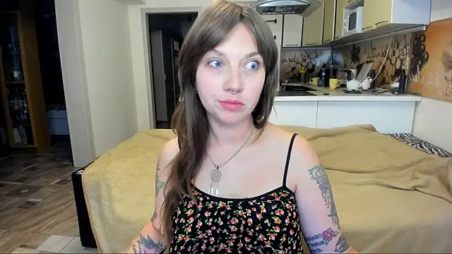 StacyTigerr online show from 10-05-25, 02:59