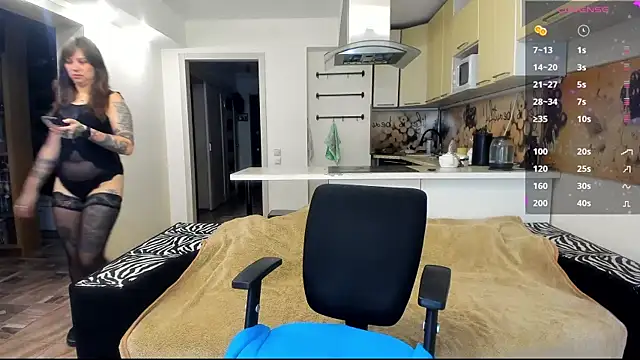 StacyTigerr online show from 10-14-25, 04:08