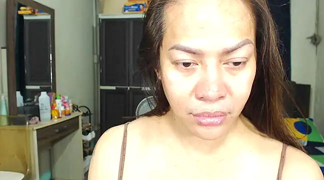 Snapshot of HugeKatarinaTS chatting on 02-15-25, 01:05 HugeKatarinaTS online show from 02-15-25, 01:05