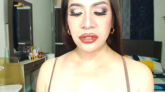 Snapshot of HugeKatarinaTS chatting on 02-17-25, 08:41 HugeKatarinaTS online show from 02-17-25, 08:41