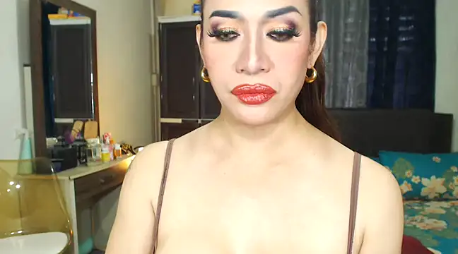 Snapshot of HugeKatarinaTS chatting on 03-09-25, 01:04 HugeKatarinaTS online show from 03-09-25, 01:04