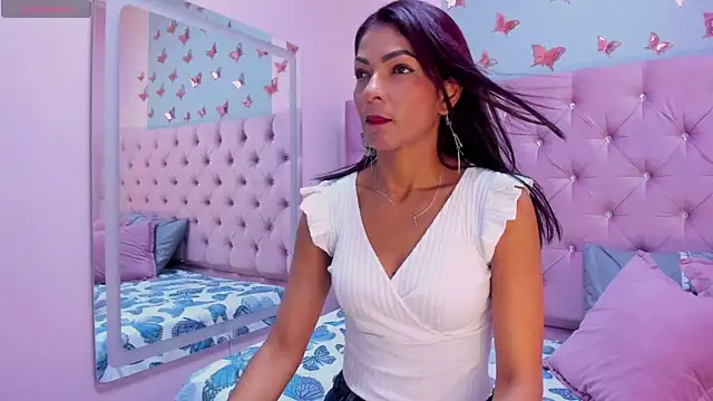 HannaPetit online show from 02-14-25, 02:44