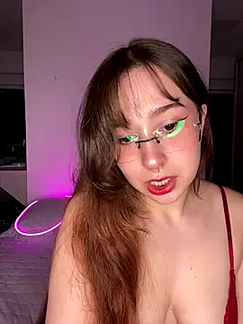 Snapshot of tsuki_chan_on chatting on 09-15-25, 02:11 tsuki chan on online show from 09-15-25, 02:11