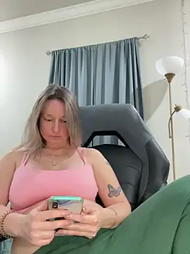 Snapshot of Vivian_MayXxX chatting on 12-04-24, 05:49 Vivian MayXxX online show from 12-04-24, 05:49