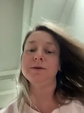 Snapshot of Vivian_MayXxX chatting on 12-14-24, 04:34 Vivian MayXxX online show from 12-14-24, 04:34