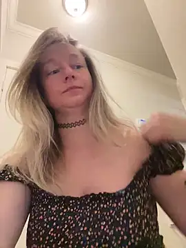 Snapshot of Vivian_MayXxX chatting on 01-05-25, 08:00 Vivian MayXxX online show from 01-05-25, 08:00