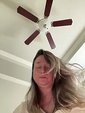 Snapshot of Vivian_MayXxX chatting on 02-14-25, 02:12 Vivian MayXxX online show from 02-14-25, 02:12