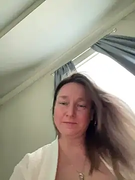 Snapshot of Vivian_MayXxX chatting on 02-15-25, 09:37 Vivian MayXxX online show from 02-15-25, 09:37