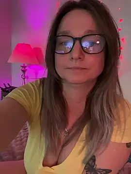 Snapshot of Vivian_MayXxX chatting on 02-22-25, 08:31 Vivian MayXxX online show from 02-22-25, 08:31