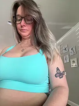 Snapshot of Vivian_MayXxX chatting on 03-12-25, 08:10 Vivian MayXxX online show from 03-12-25, 08:10