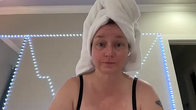 Snapshot of Vivian_MayXxX chatting on 09-24-25, 05:16 Vivian MayXxX online show from 09-24-25, 05:16