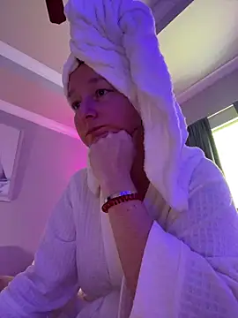 Snapshot of Vivian_MayXxX chatting on 10-04-25, 06:28 Vivian MayXxX online show from 10-04-25, 06:28