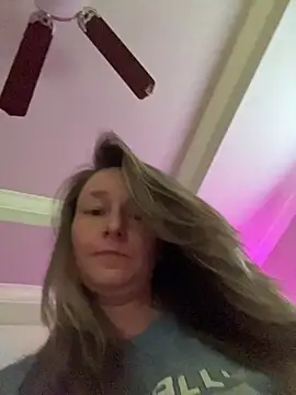 Snapshot of Vivian_MayXxX chatting on 10-23-25, 08:18 Vivian MayXxX online show from 10-23-25, 08:18