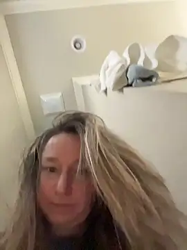 Snapshot of Vivian_MayXxX chatting on 11-23-25, 07:57 Vivian MayXxX online show from 11-23-25, 07:57