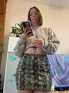 Snapshot of Daisy_Michto_Officiel chatting on 12-12-24, 02:11 Daisy Michto Officiel online show from 12-12-24, 02:11