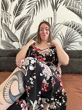 Daisy Michto Officiel online show from 05-22-26, 01:17