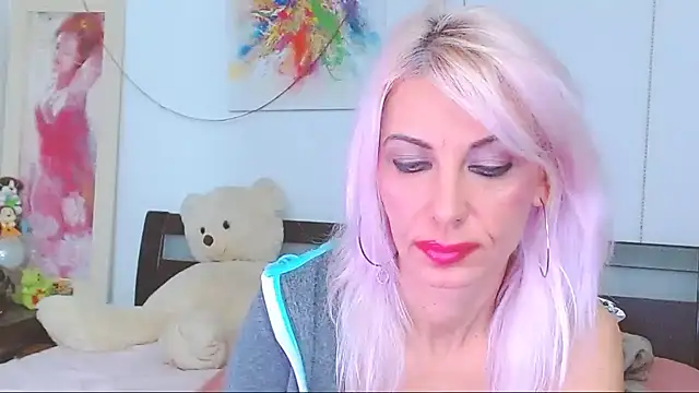 HoneyLara online show from 10-24-25, 08:38