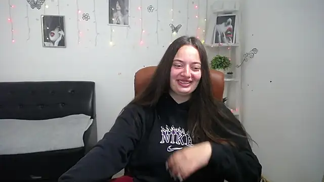 MilanaPrice online show from 10-05-25, 05:17