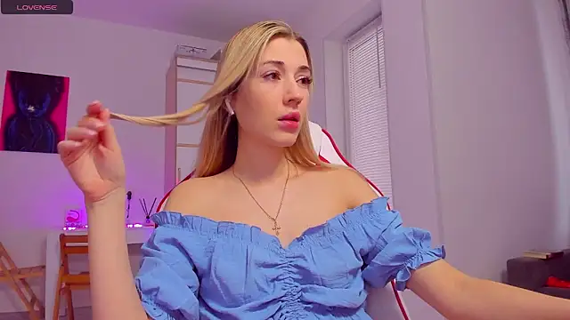 HotCarolineXO online show from 02-03-25, 07:40