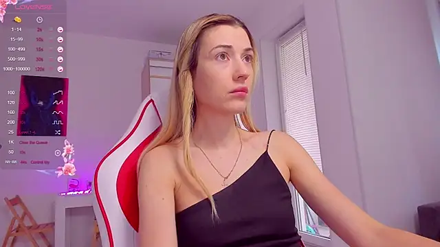 HotCarolineXO online show from 09-23-25, 10:18