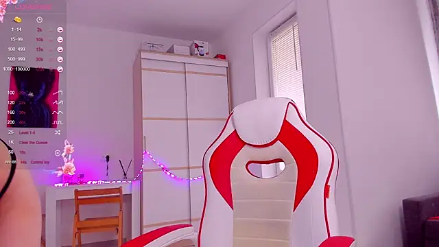 HotCarolineXO online show from 10-04-25, 11:52