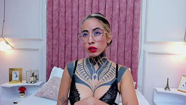 NicoleBlum online show from 12-30-24, 06:38