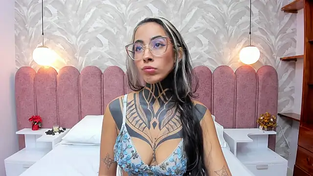 NicoleBlum online show from 01-15-25, 04:00