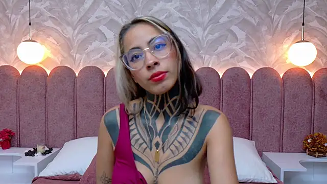 NicoleBlum online show from 01-27-25, 03:39