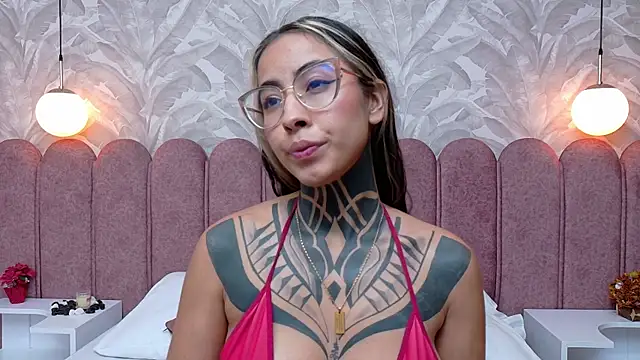 NicoleBlum online show from 02-07-25, 04:46