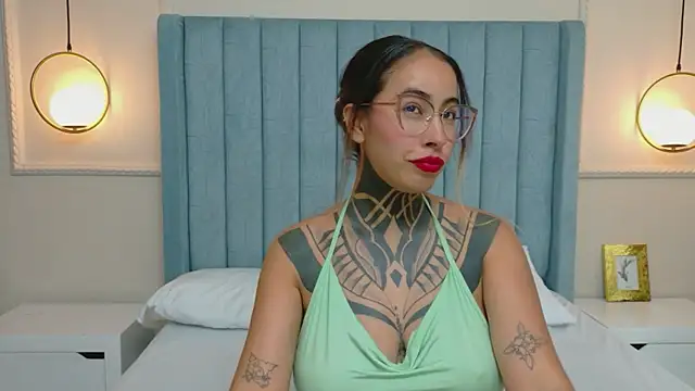 NicoleBlum online show from 04-06-26, 08:10