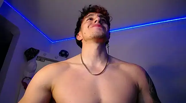 Snapshot of strongboy_ chatting on 12-29-24, 10:45 strongboy online show from 12-29-24, 10:45